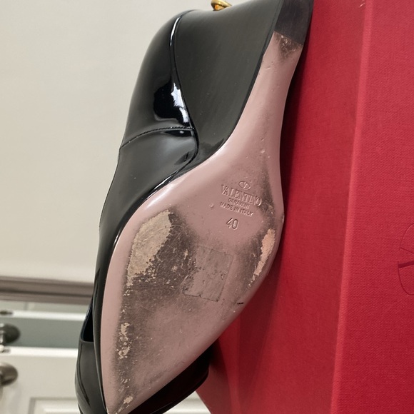 Valentino patent black wedge with ankle strap. - Picture 6 of 12